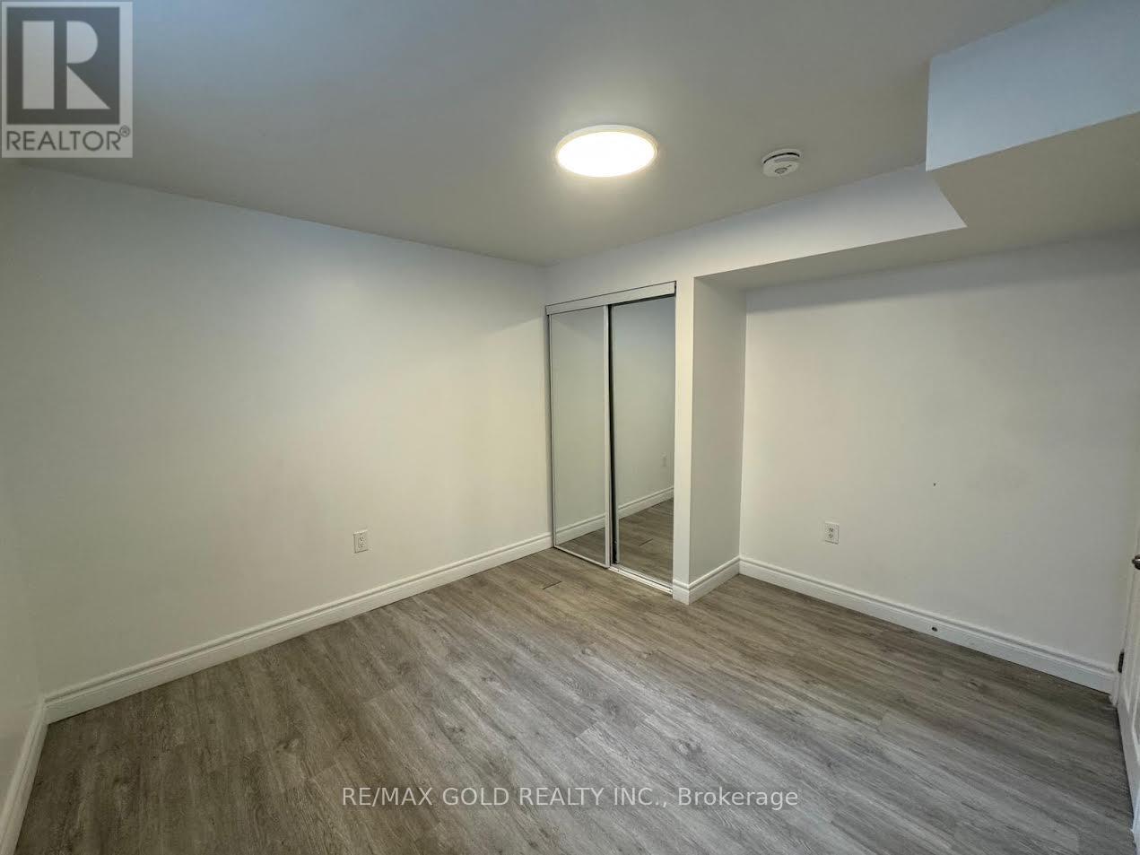 B - 916 Magdalena Court, Kitchener, Ontario  N2E 0B3 - Photo 10 - X12529662