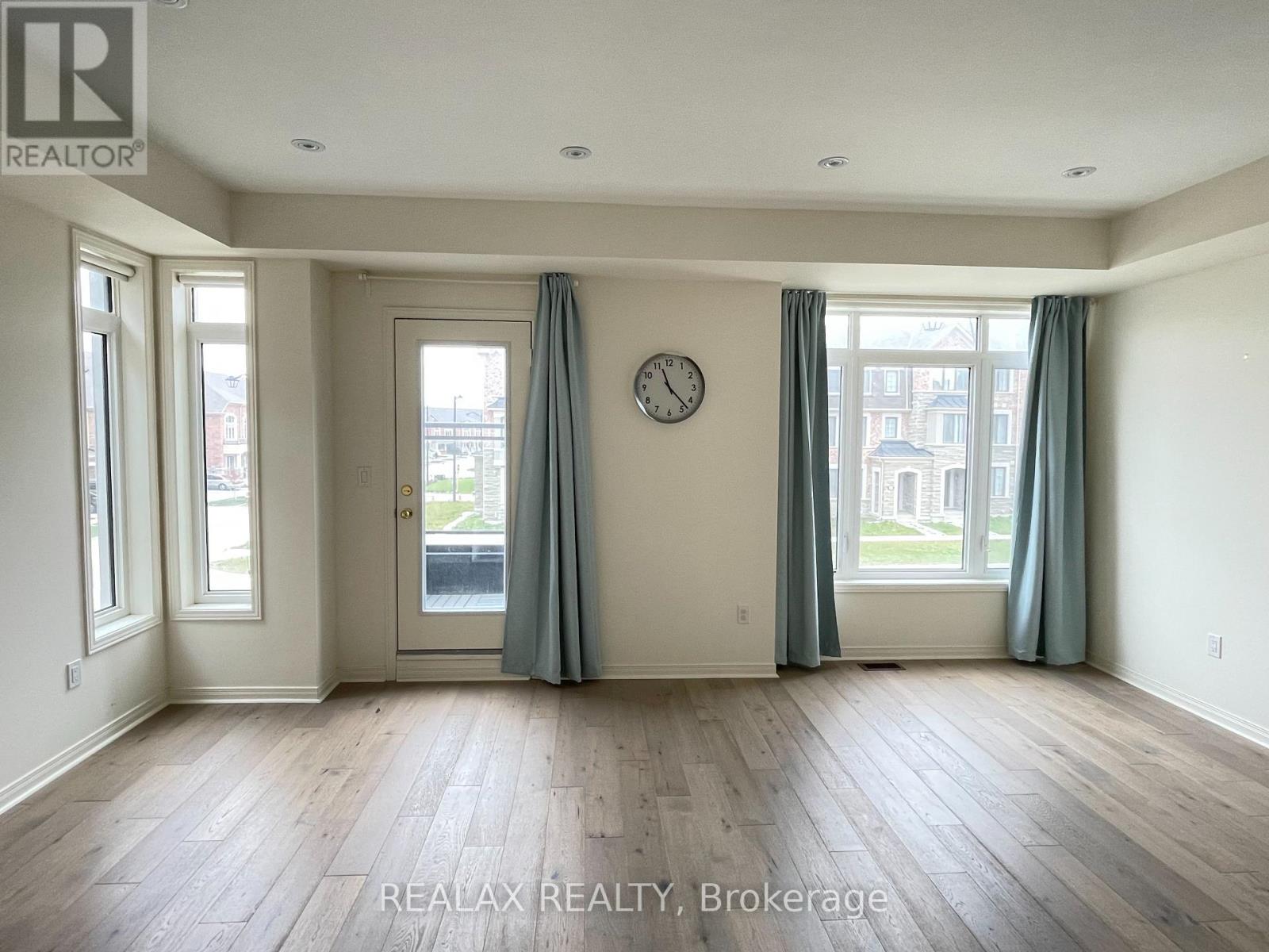 95 William F Bell Parkway, Richmond Hill, Ontario L4S 0K7 - Photo 2 - N12547594