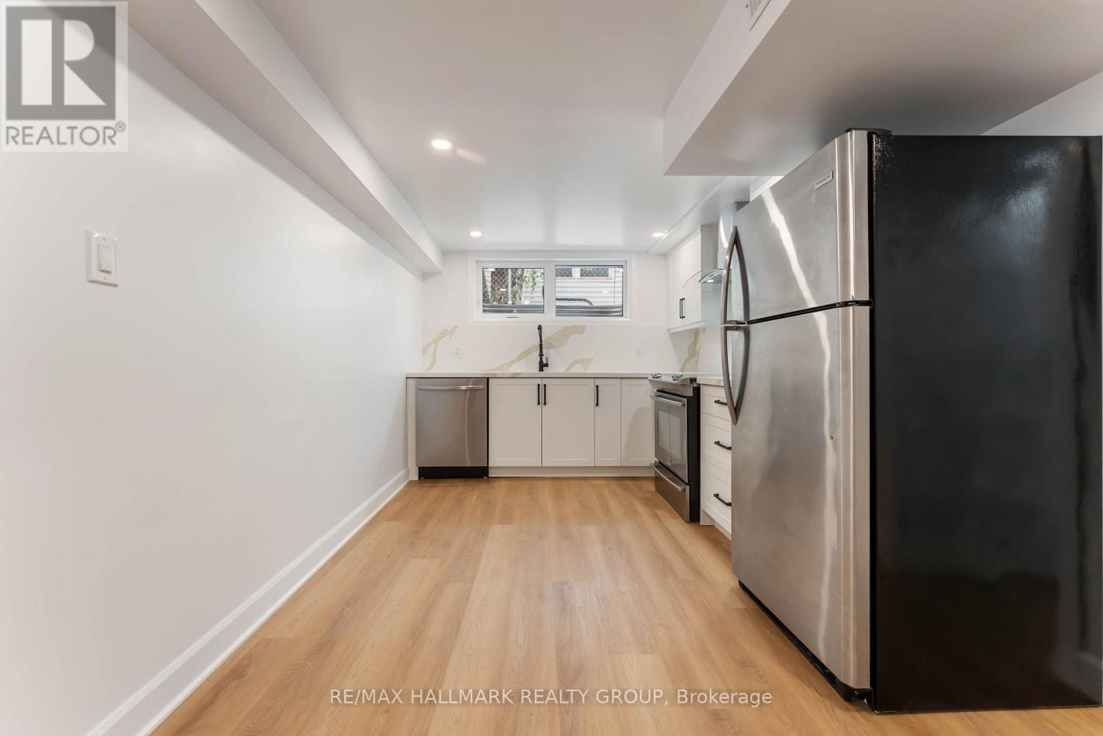 1796 Saunderson Drive, Ottawa, Ontario K1G 2C2 - Photo 14 - X12541448