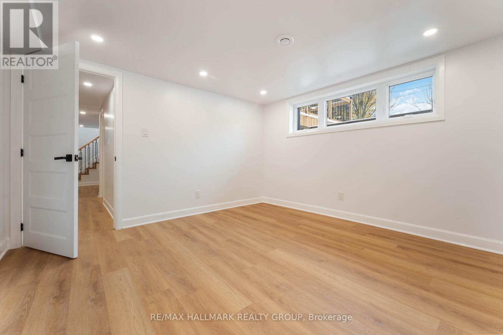 1796 Saunderson Drive, Ottawa, Ontario K1G 2C2 - Photo 17 - X12541448