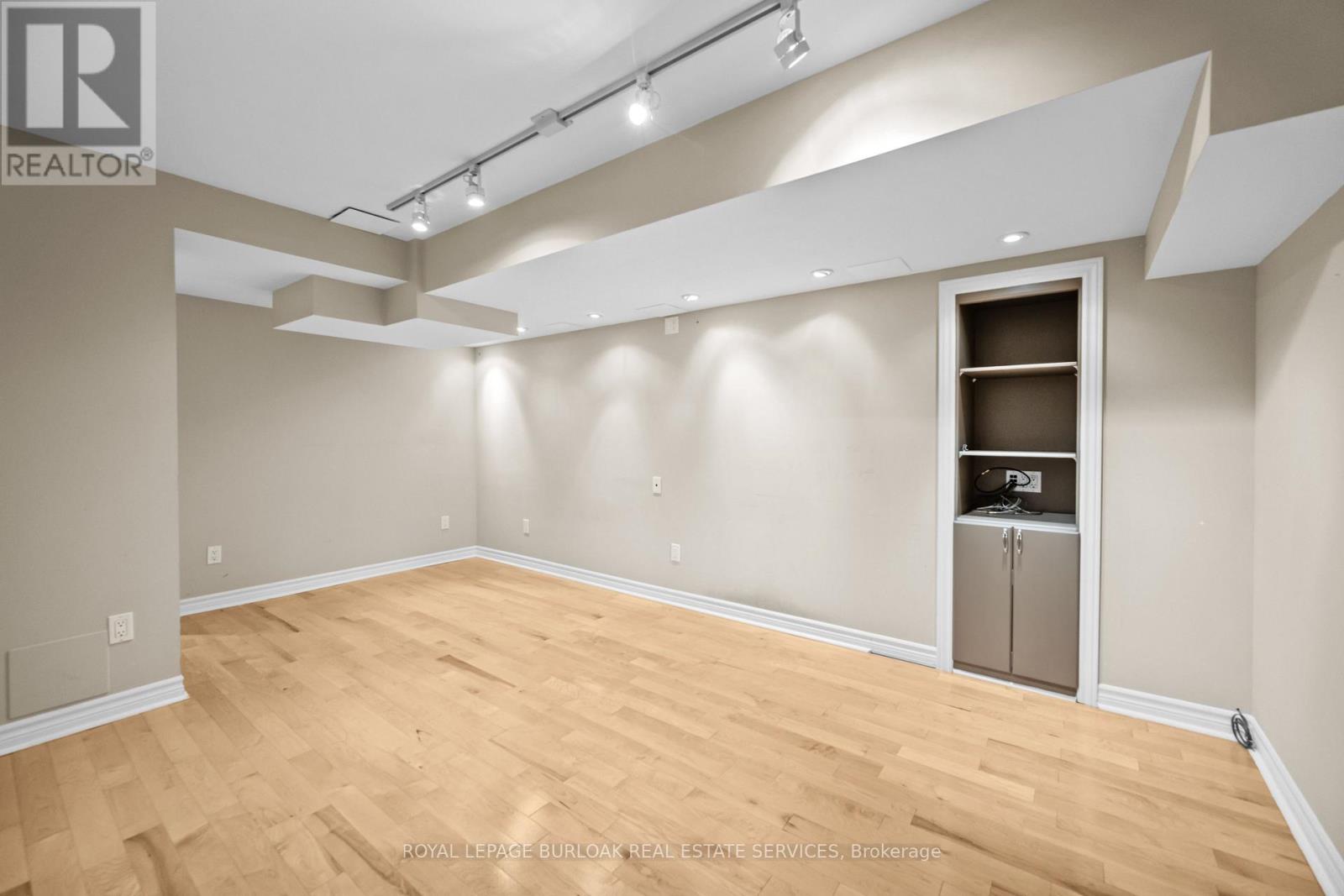 2531 Hogan Court, Burlington, Ontario L7M 4T5 - Photo 31 - W12547532