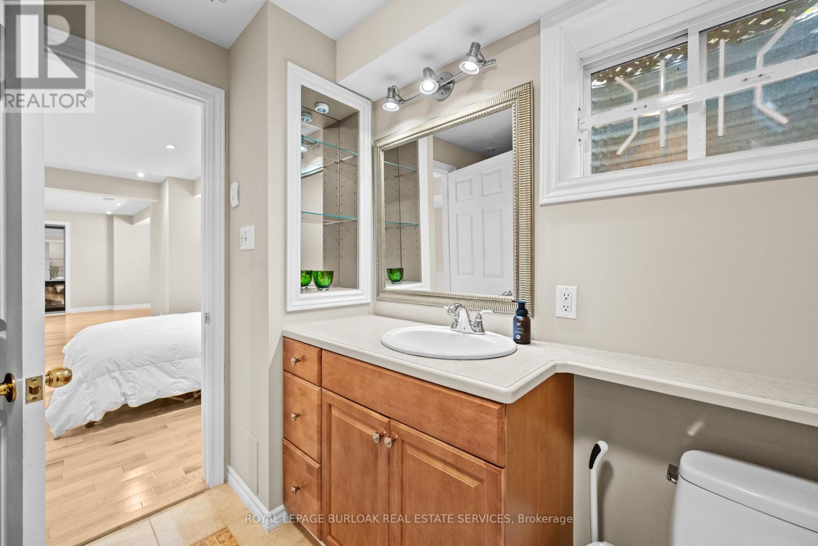 2531 Hogan Court, Burlington, Ontario L7M 4T5 - Photo 36 - W12547532