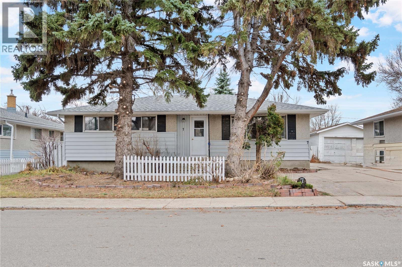 7 Hyde Avenue, Regina, Saskatchewan  S4R 3X8 - Photo 1 - SK023888