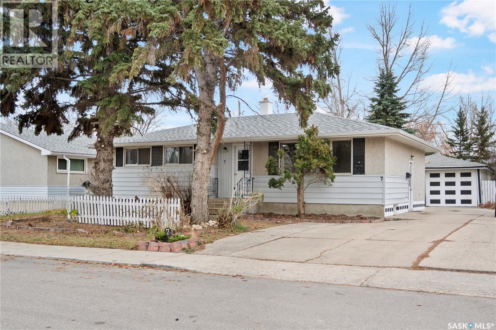 7 Hyde Avenue, Regina, Saskatchewan  S4R 3X8 - Photo 3 - SK023888