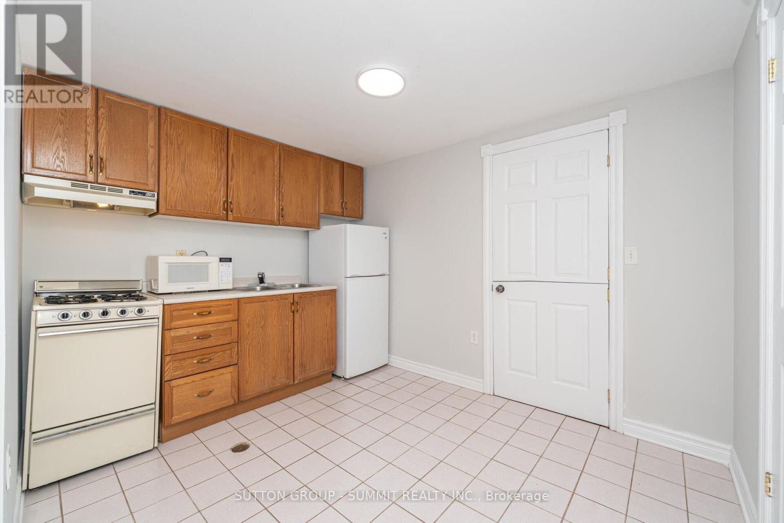 3018 Dalehurst Drive, Mississauga, Ontario L5N 6M8 - Photo 34 - W12541750