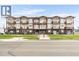 102, 105 Main Street S