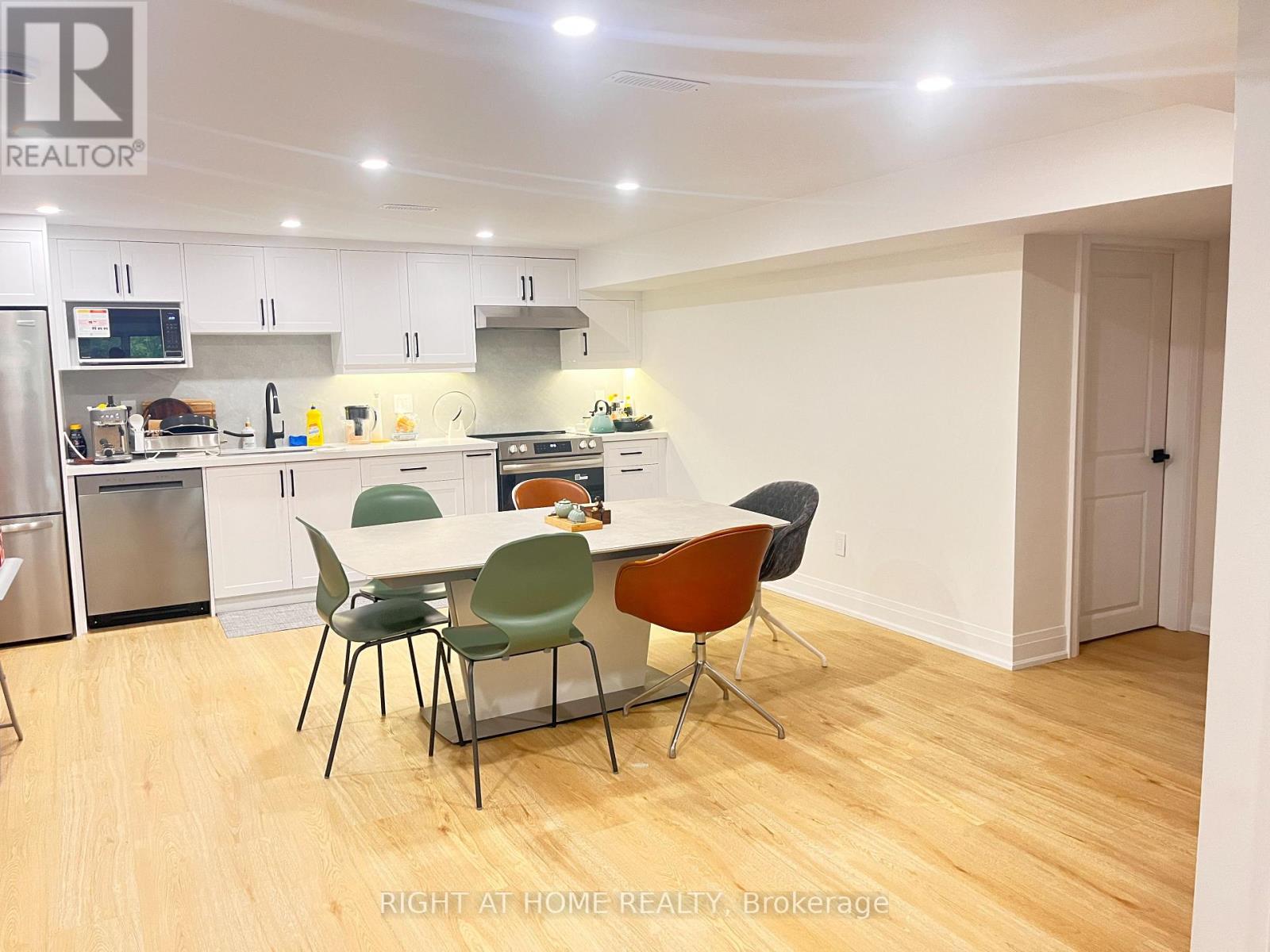 Lower Unit 2 - 7 Warlock Crescent, Toronto, Ontario  M2K 2H8 - Photo 2 - C12545436