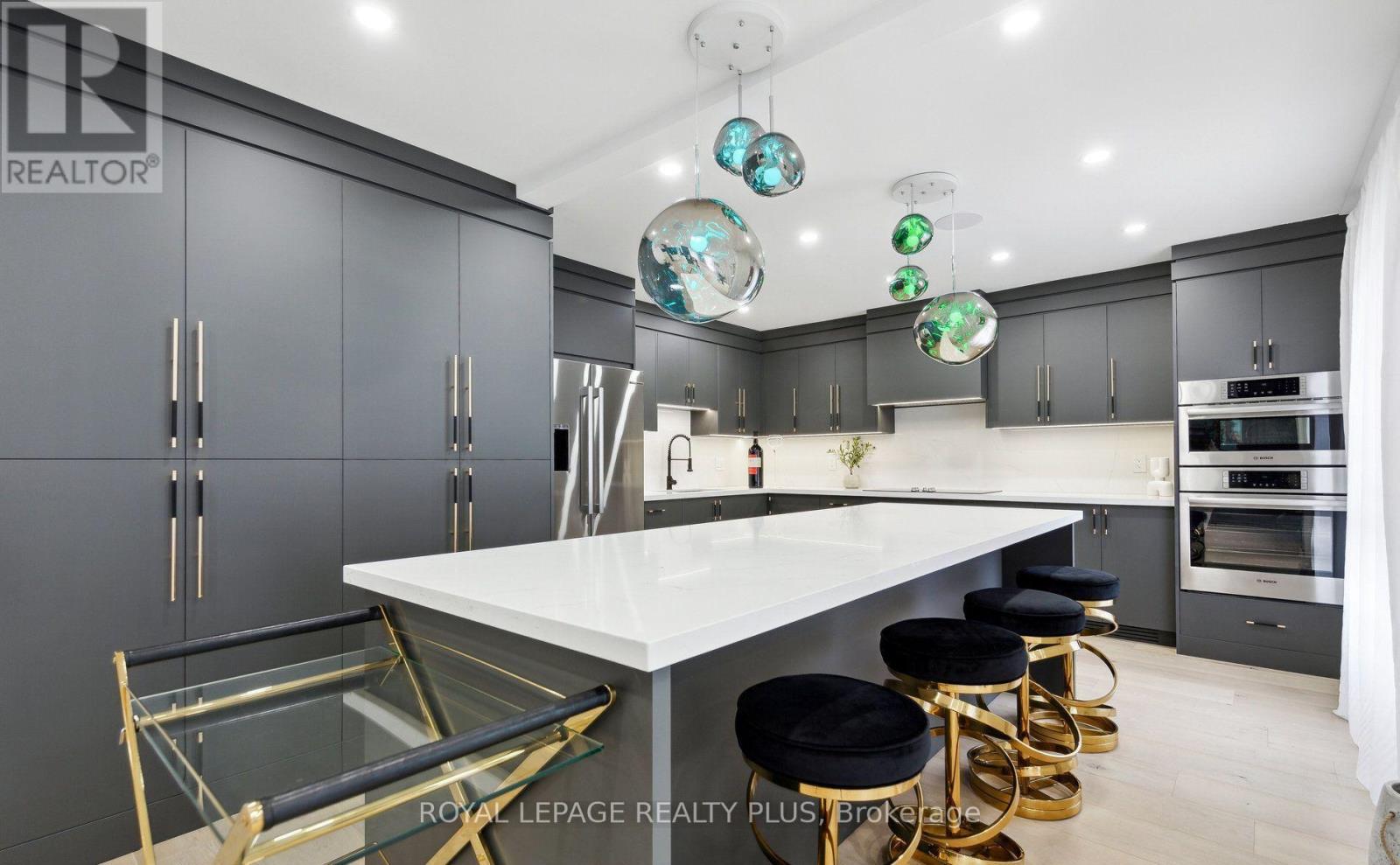 4344 Dallas Court, Mississauga, Ontario  L4W 4G7 - Photo 12 - W12547600