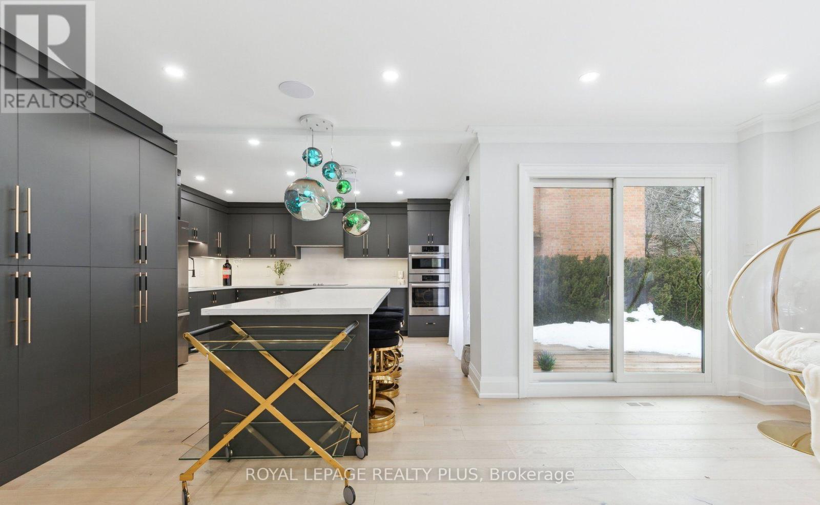 4344 Dallas Court, Mississauga, Ontario  L4W 4G7 - Photo 13 - W12547600