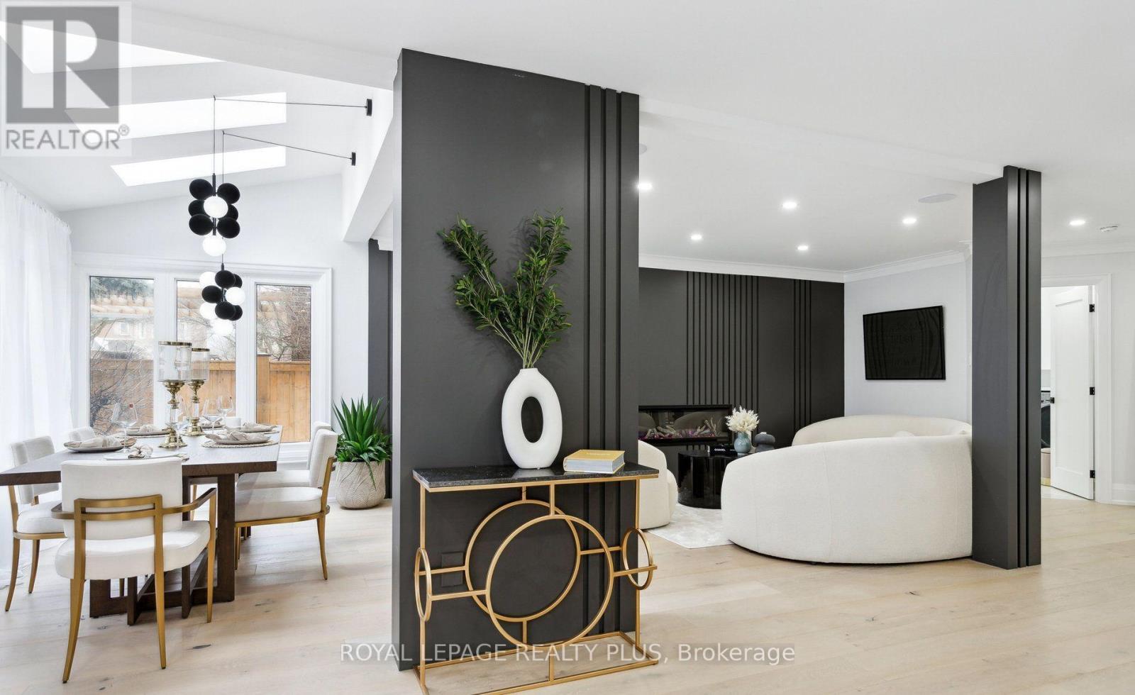 4344 Dallas Court, Mississauga, Ontario  L4W 4G7 - Photo 16 - W12547600