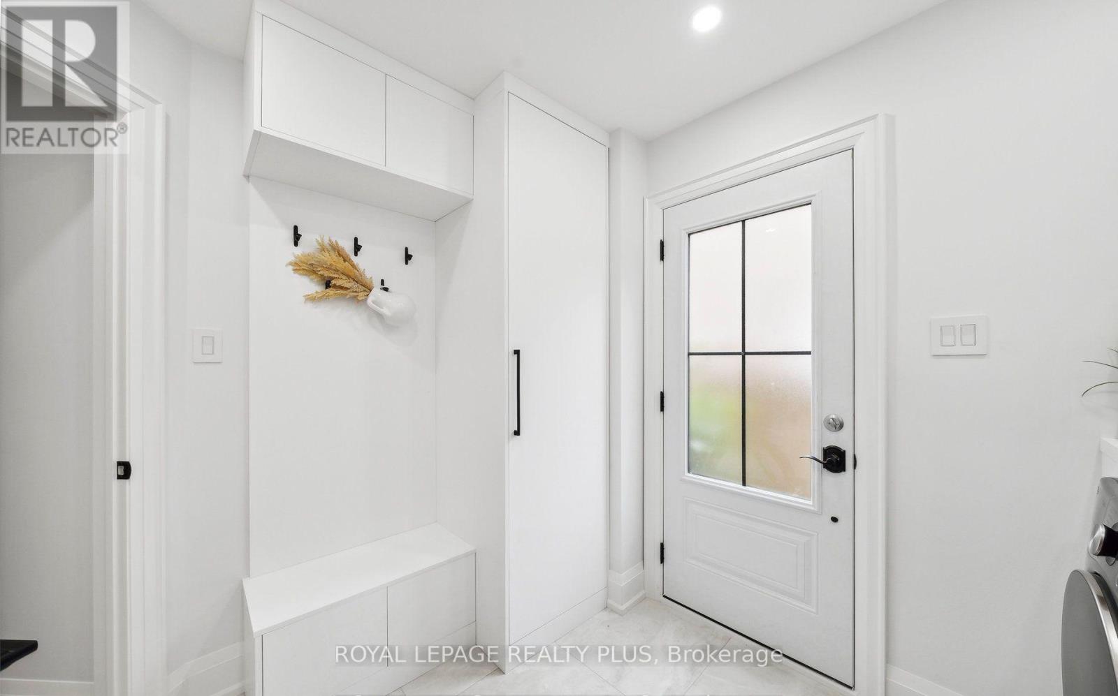 4344 Dallas Court, Mississauga, Ontario  L4W 4G7 - Photo 18 - W12547600