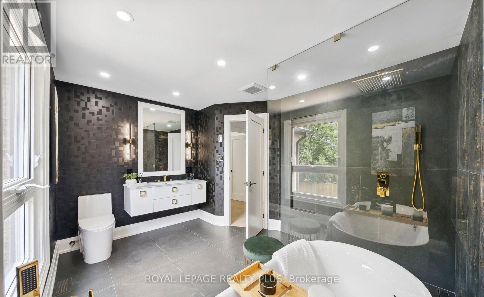 4344 Dallas Court, Mississauga, Ontario  L4W 4G7 - Photo 35 - W12547600