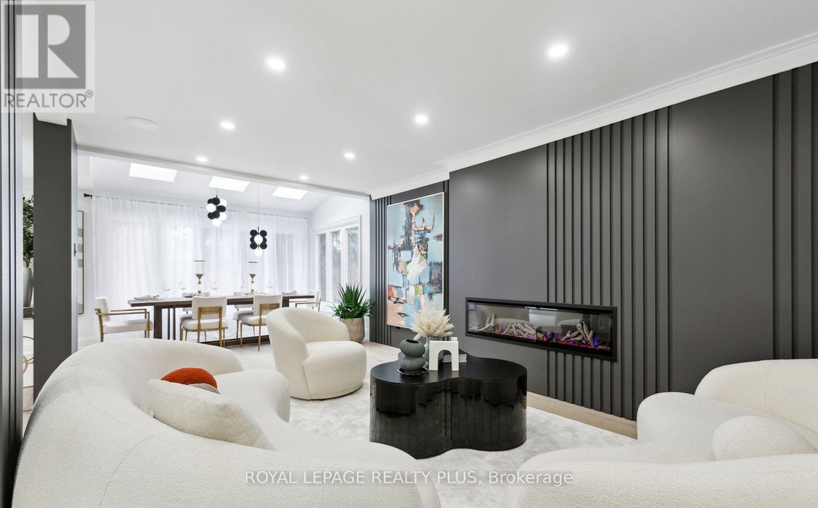 4344 Dallas Court, Mississauga, Ontario  L4W 4G7 - Photo 7 - W12547600