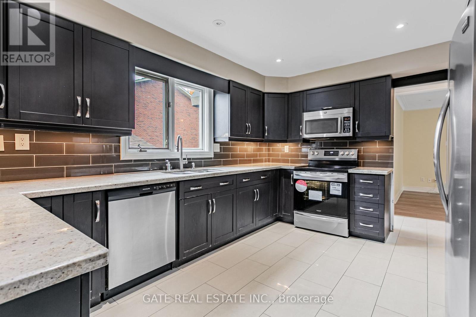 60 Scott Street, Brampton, Ontario  L6V 1S3 - Photo 11 - W12547614