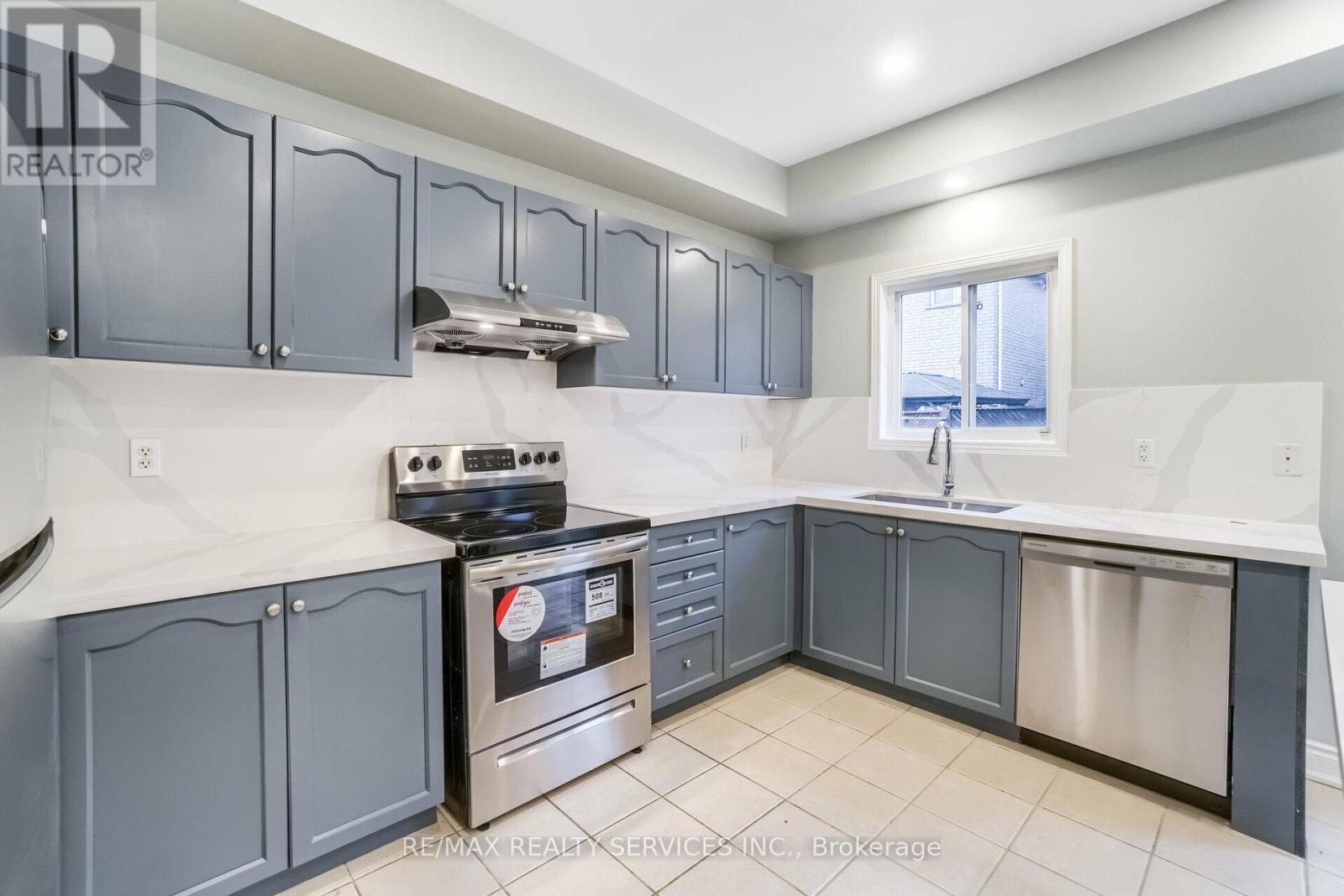 Upper - 15 Masters Green Crescent, Brampton, Ontario  L7A 3K3 - Photo 17 - W12547618