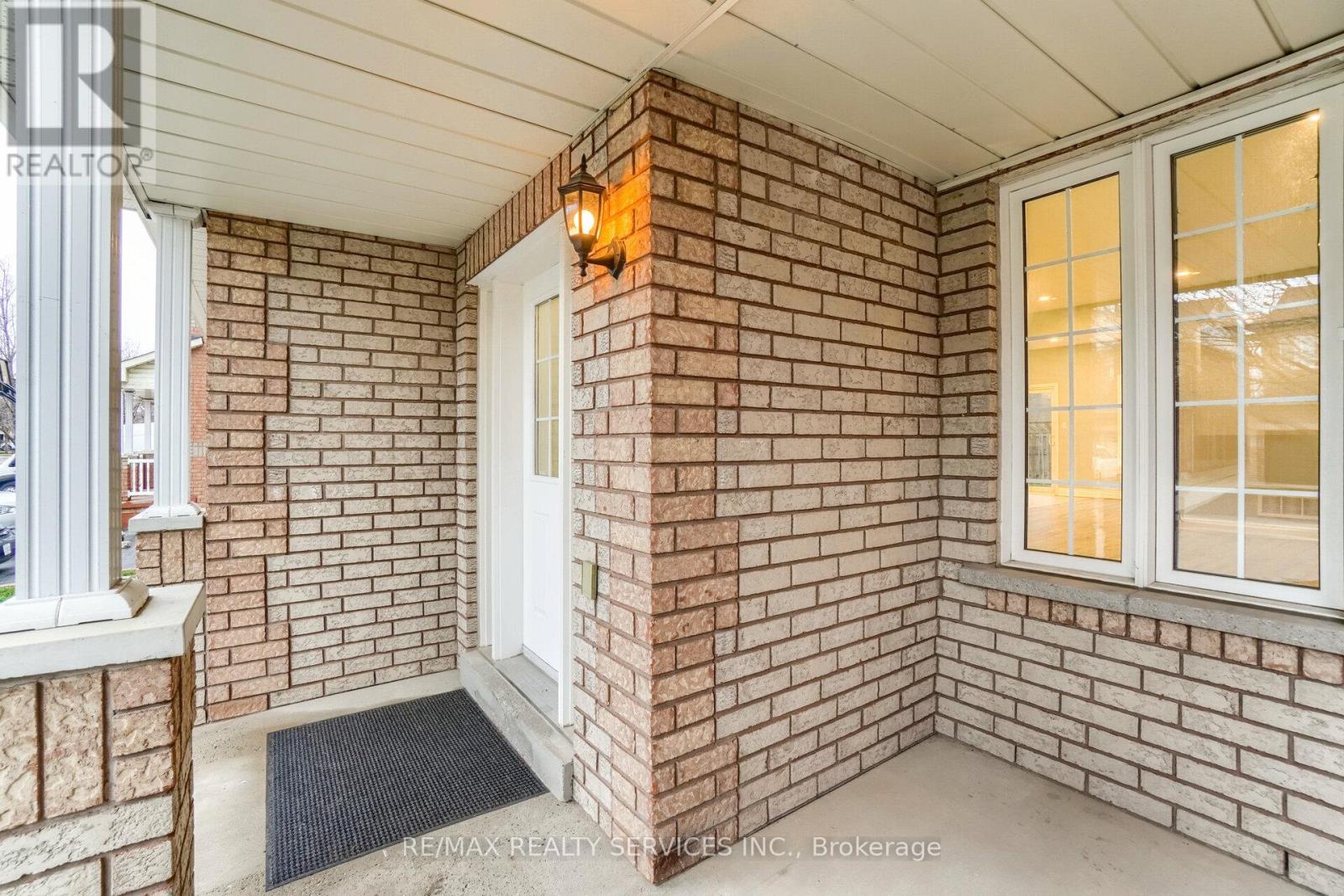 Upper - 15 Masters Green Crescent, Brampton, Ontario  L7A 3K3 - Photo 4 - W12547618