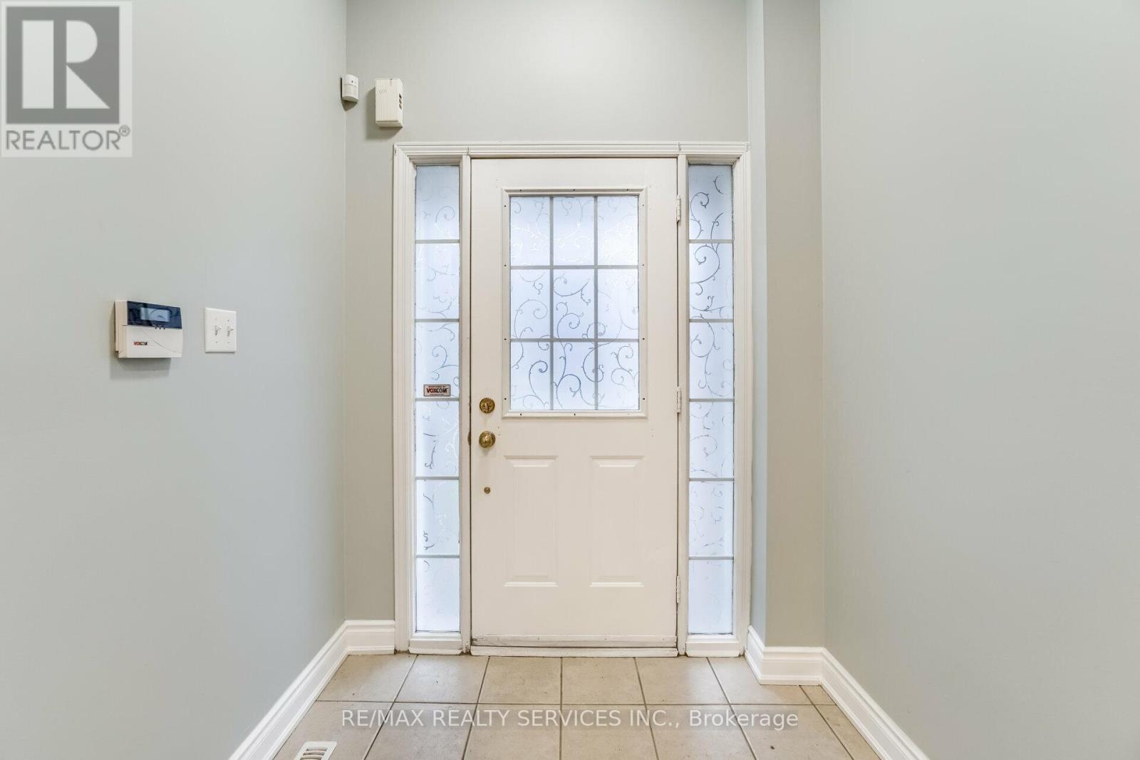 Upper - 15 Masters Green Crescent, Brampton, Ontario  L7A 3K3 - Photo 5 - W12547618