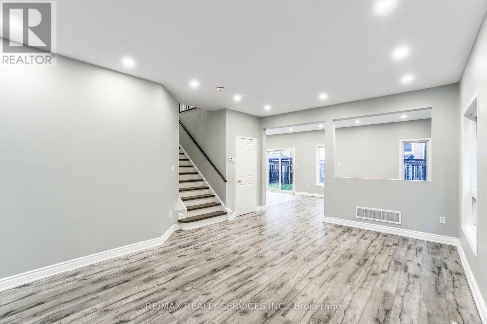 Upper - 15 Masters Green Crescent, Brampton, Ontario  L7A 3K3 - Photo 8 - W12547618