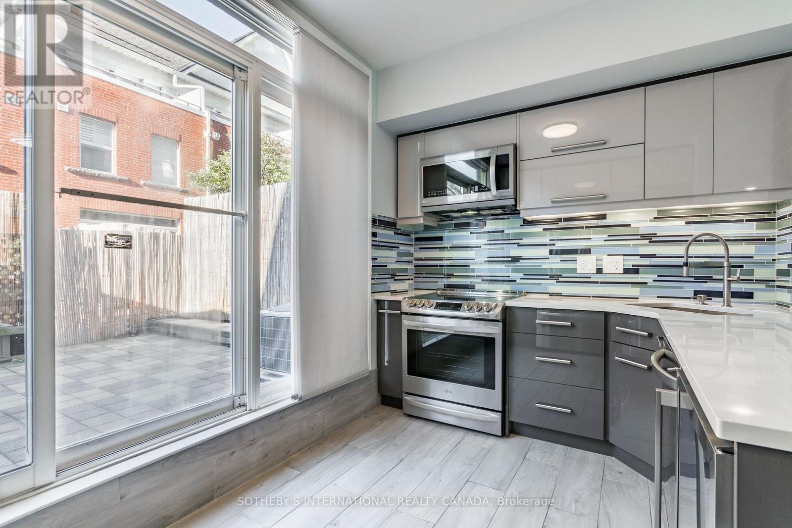 30 Michael Power Place, Toronto, Ontario  M9A 5G9 - Photo 10 - W12401657