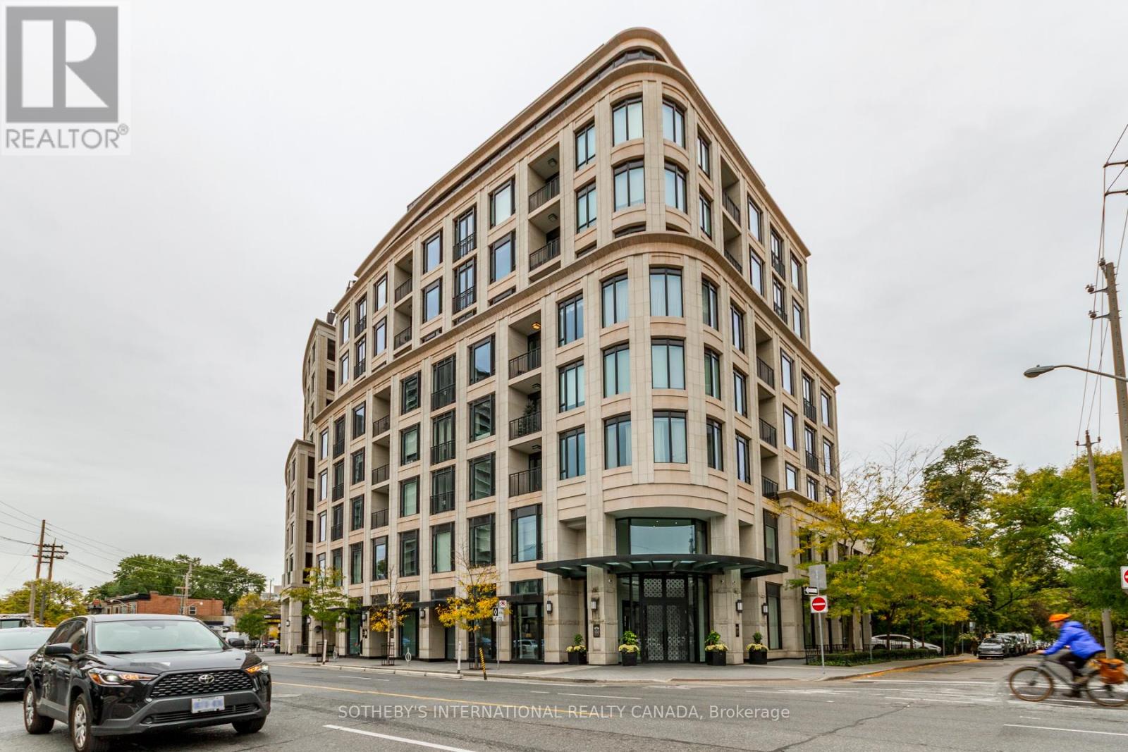 601 - 133 HAZELTON AVENUE, Toronto, Ontario