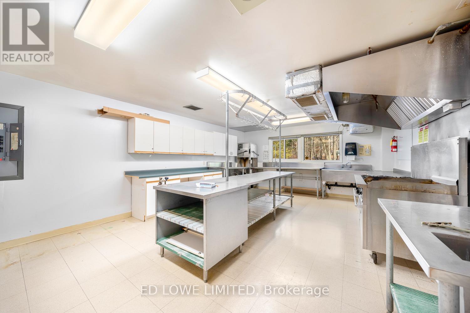 36 Smith Crescent, Parry Sound, Ontario  P2A 0C5 - Photo 31 - X12546772