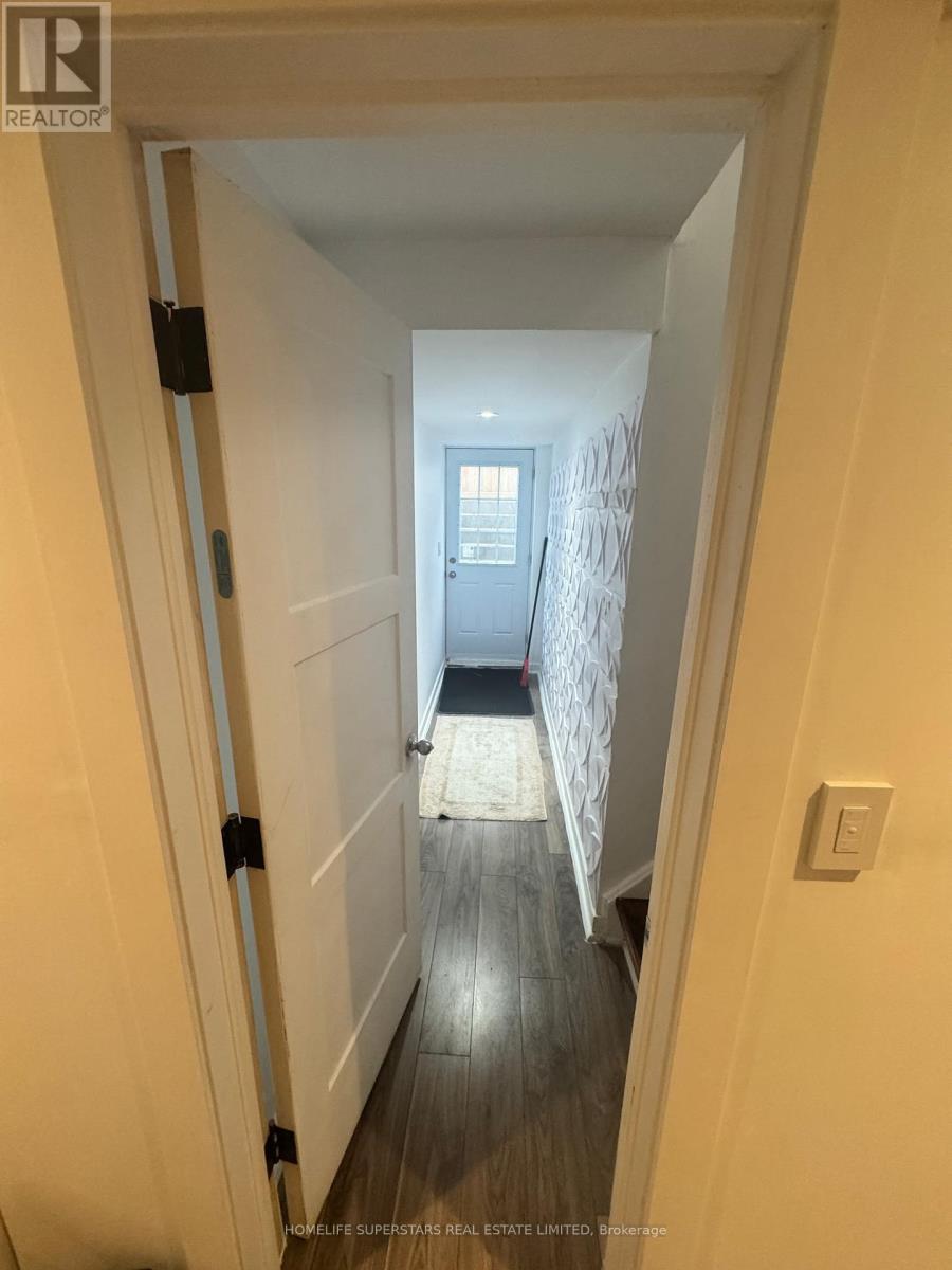 11 Kelsey Crescent, Barrie, Ontario L4N 0J7 - Photo 3 - S12547624