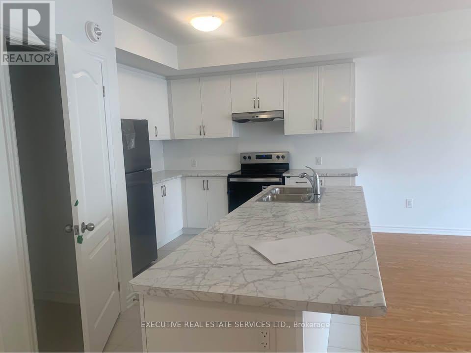 # 302 - 439 Dougall Avenue, Caledon, Ontario L7C 4L5 - Photo 3 - W12547622