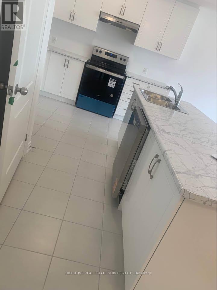 # 302 - 439 Dougall Avenue, Caledon, Ontario L7C 4L5 - Photo 4 - W12547622