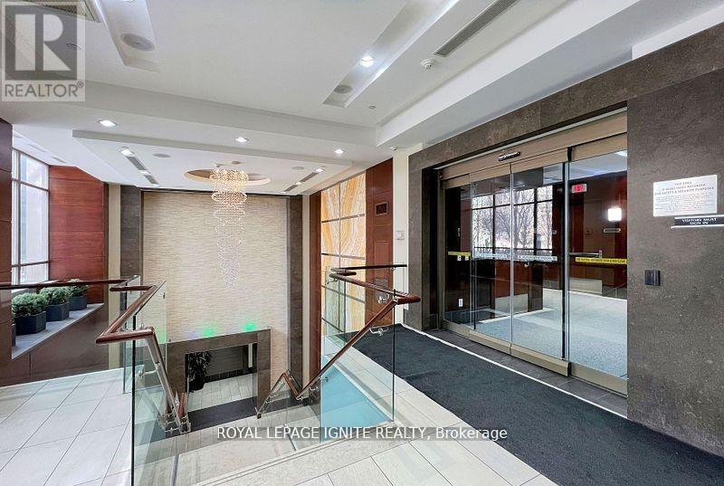 308 - 310 Burnhamthorpe Road W, Mississauga, Ontario  L5B 4P9 - Photo 4 - W12547644