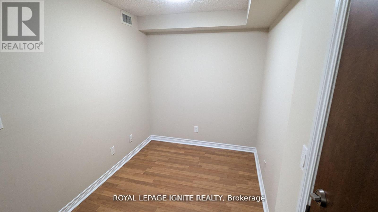 308 - 310 Burnhamthorpe Road W, Mississauga, Ontario  L5B 4P9 - Photo 9 - W12547644