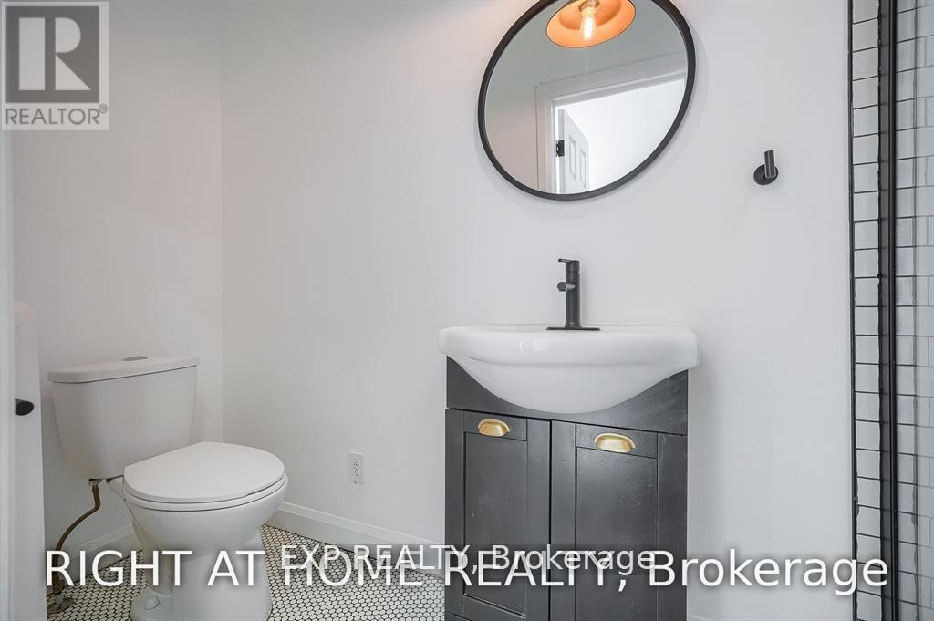 #2 - 162 Bartlett Avenue, Toronto, Ontario  M6H 3G1 - Photo 12 - W12547646