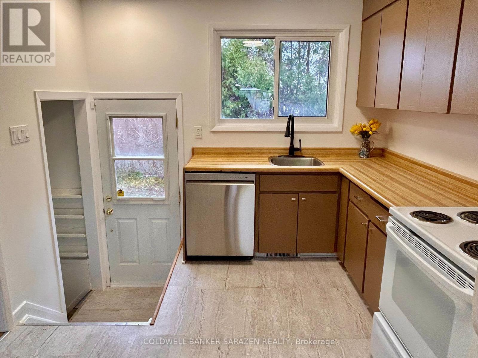 18 Stinson Avenue, Ottawa, Ontario K2H 6N1 - Photo 5 - X12543444