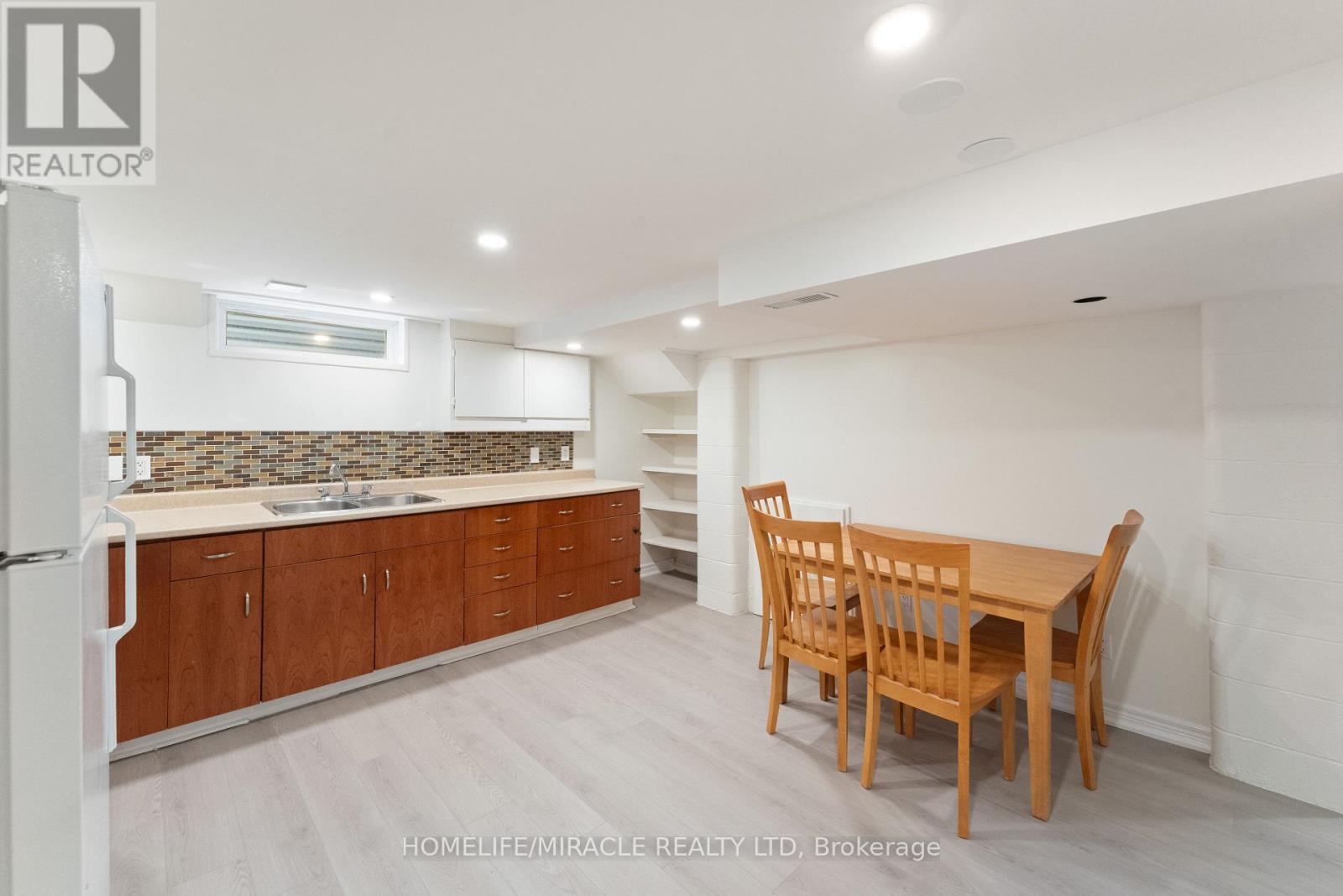 136 Mohawk Road, Hamilton, Ontario  L9G 2W9 - Photo 22 - X12547660