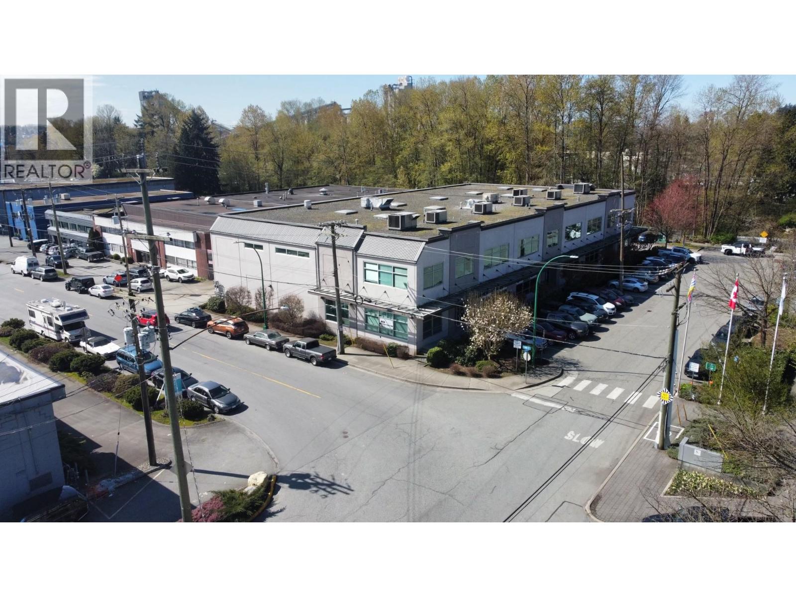 104 & 106 375 LYNN AVENUE, North Vancouver, British Columbia