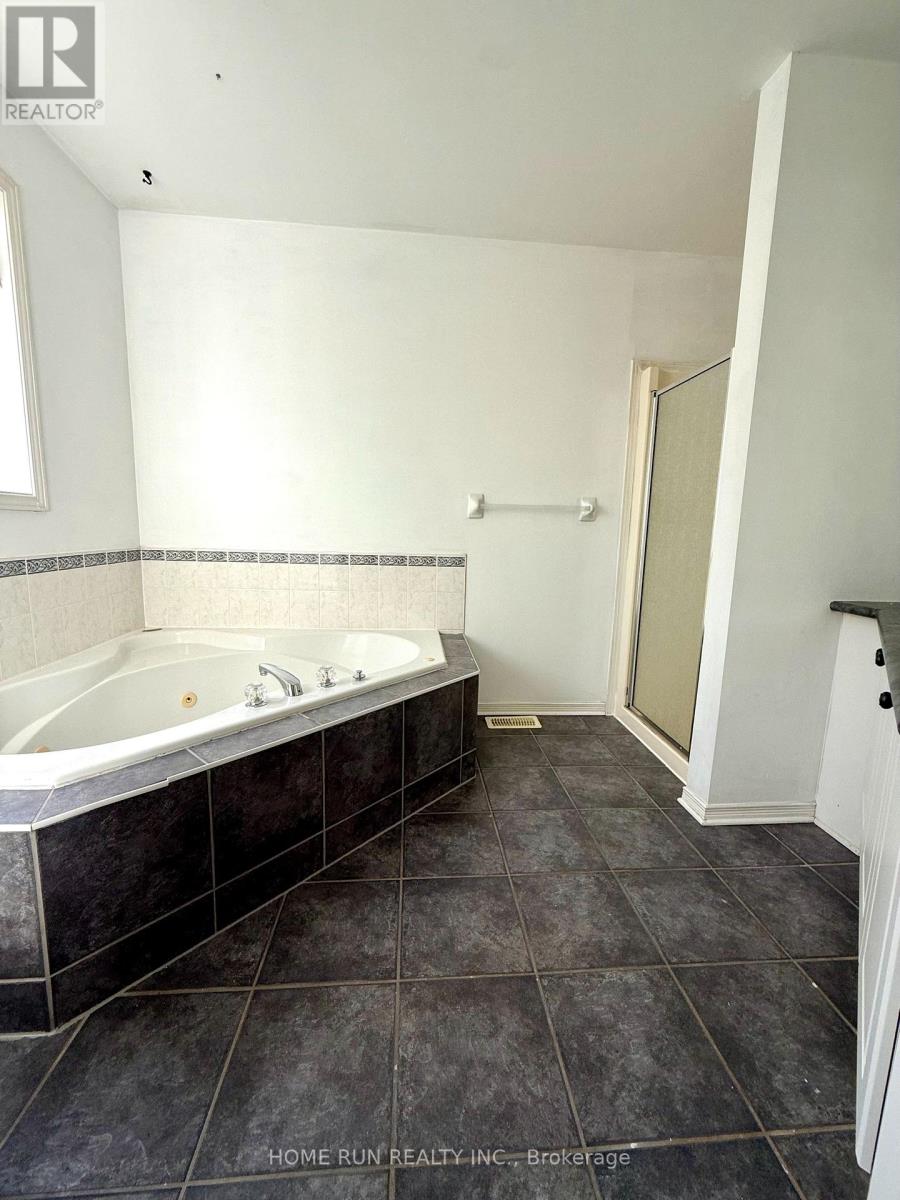 149 Hemlo Crescent, Ottawa, Ontario K2T 1E4 - Photo 11 - X12472704