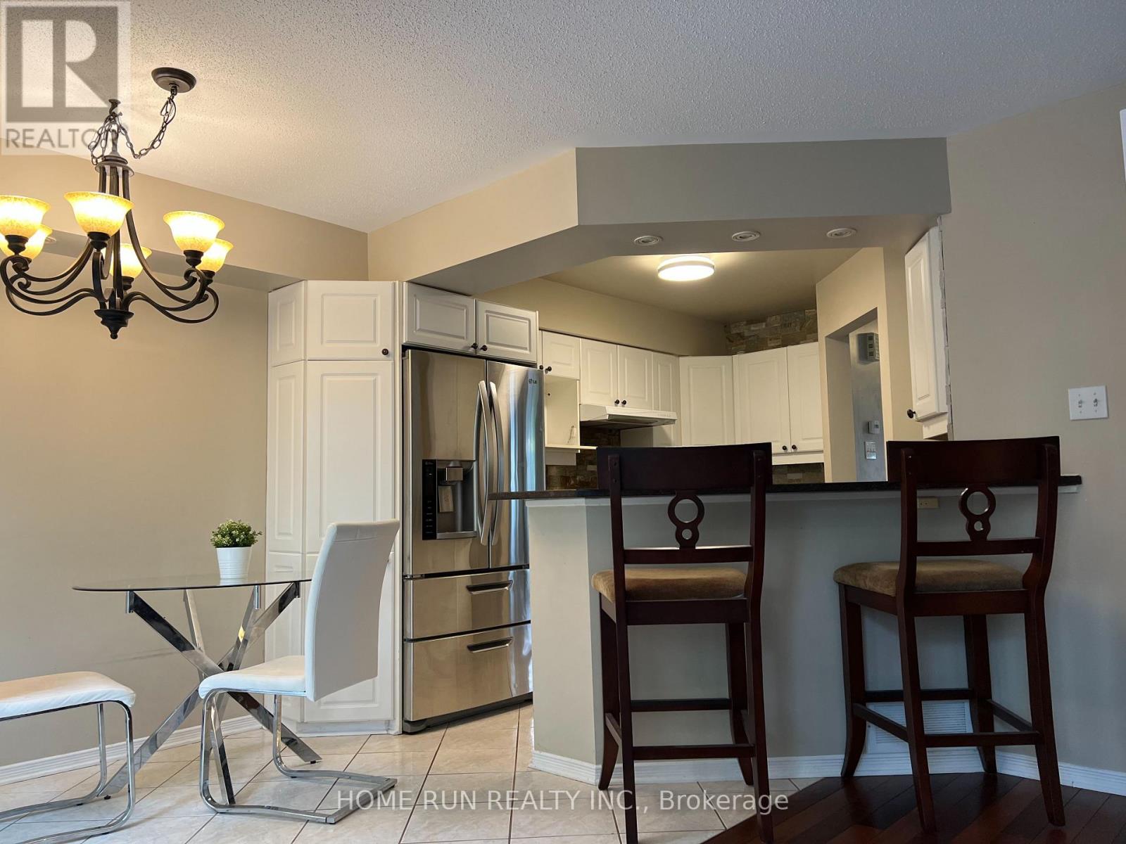 149 Hemlo Crescent, Ottawa, Ontario K2T 1E4 - Photo 4 - X12472704