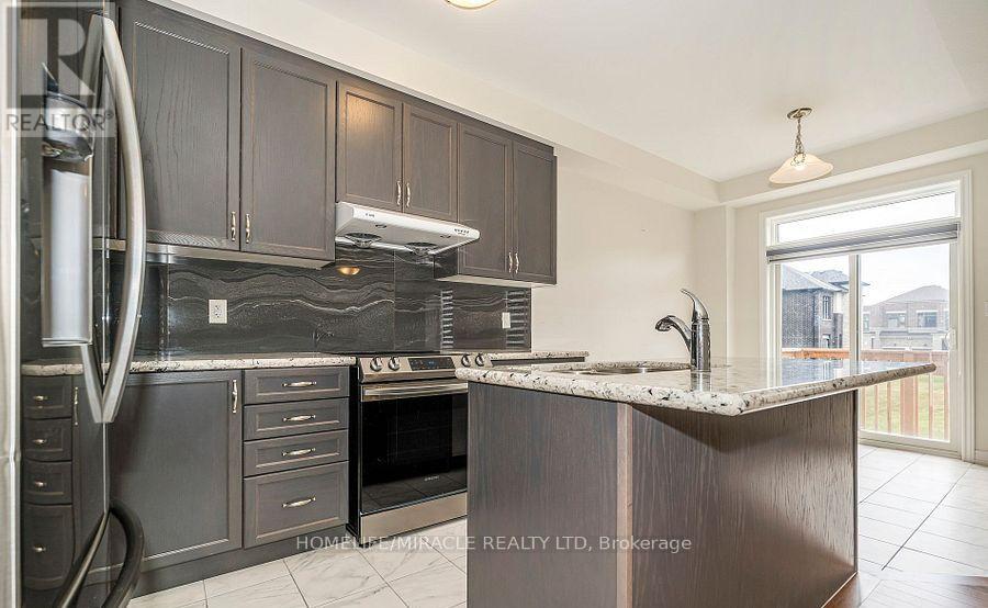 29 Bromfield Street, Whitby, Ontario  L1P 0P8 - Photo 4 - E12547662