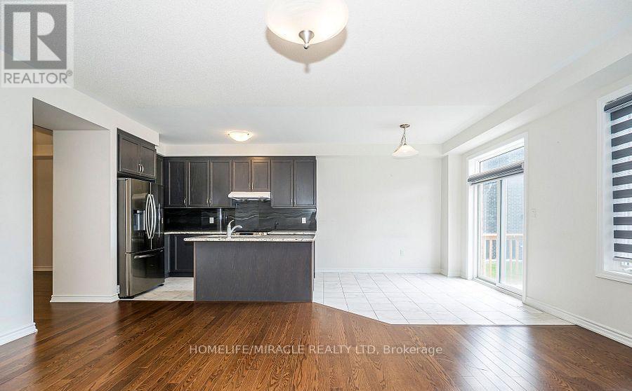 29 Bromfield Street, Whitby, Ontario  L1P 0P8 - Photo 6 - E12547662