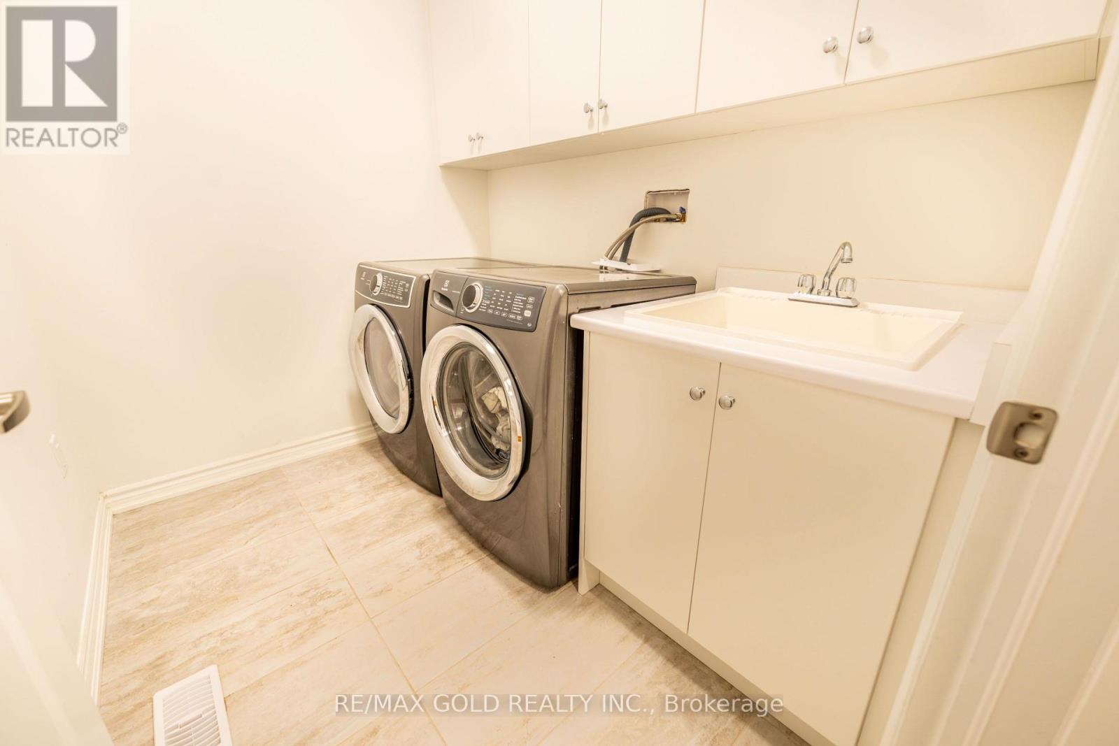 35 Academy Drive, Brampton, Ontario  L6P 3C9 - Photo 21 - W12546812