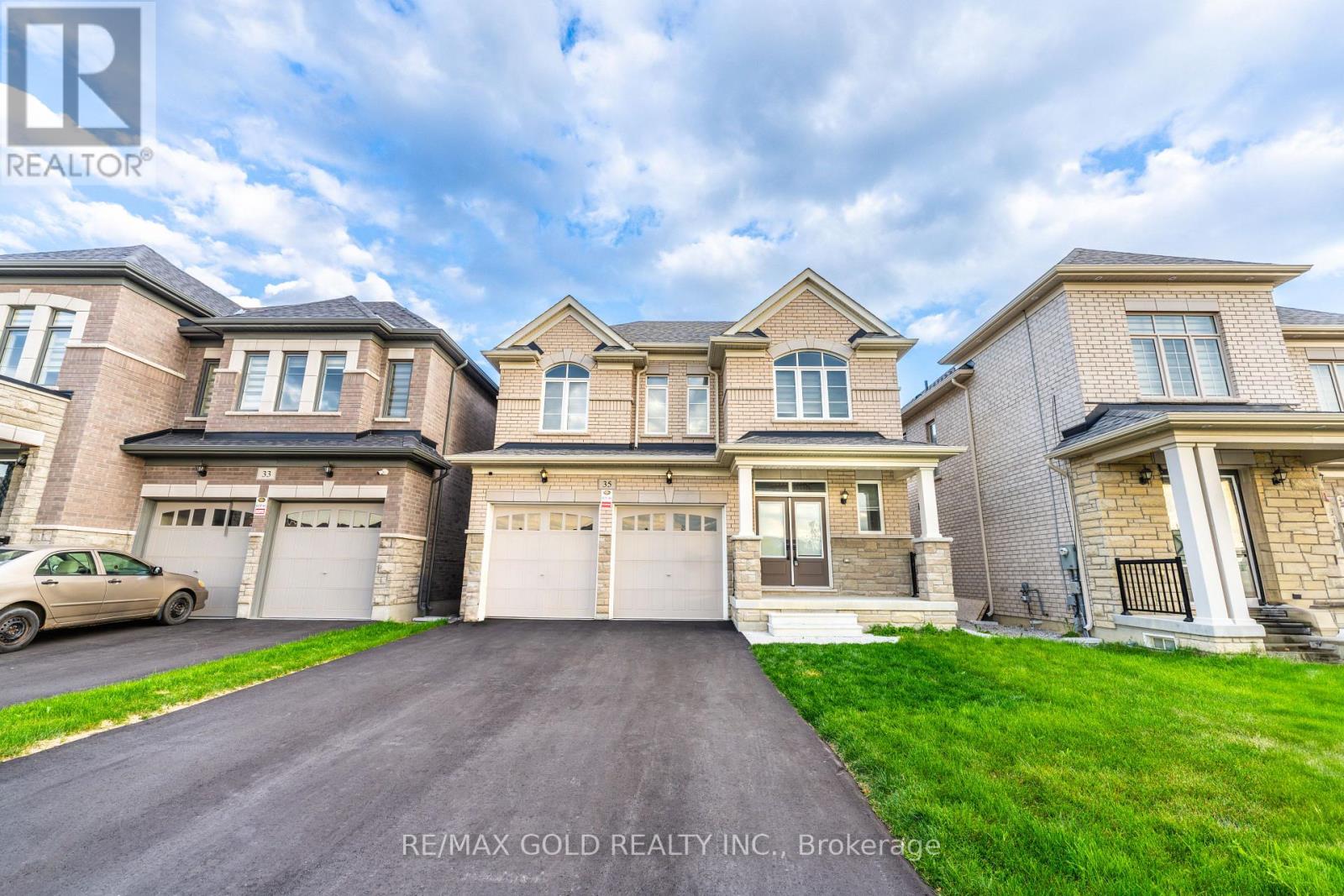 35 Academy Drive, Brampton, Ontario  L6P 3C9 - Photo 2 - W12546812