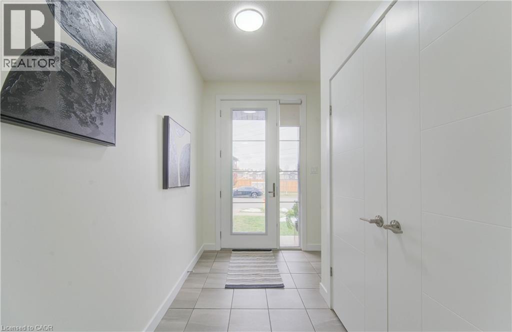 894 Robert Ferrie Drive, Kitchener, Ontario N2R 0P2 - Photo 3 - 40787973