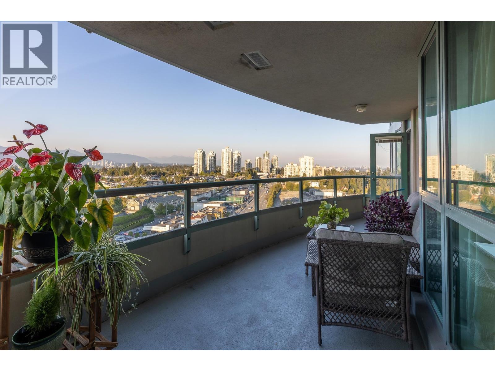 1401 6659 Southoaks Crescent, Burnaby, British Columbia V5E 4M9 - Photo 4 - R3067675