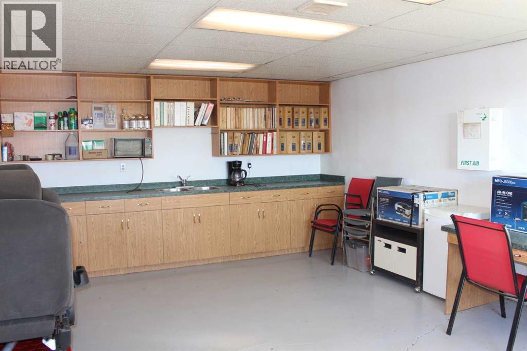 902 Main Street, Manning, Alberta  T0H 2M0 - Photo 9 - A2170528