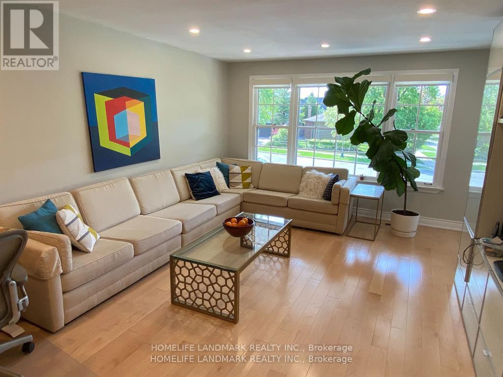 186 Upper Canada Drive, Toronto, Ontario M2P 1S8 - Photo 2 - C12547700