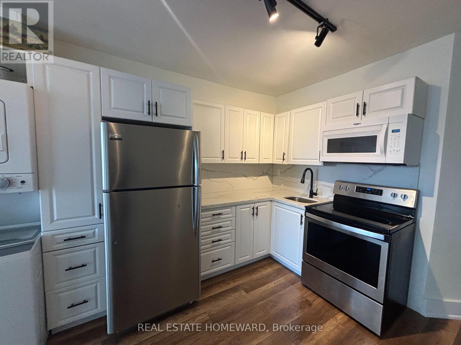 86 CARLAW AVENUE, Toronto, Ontario