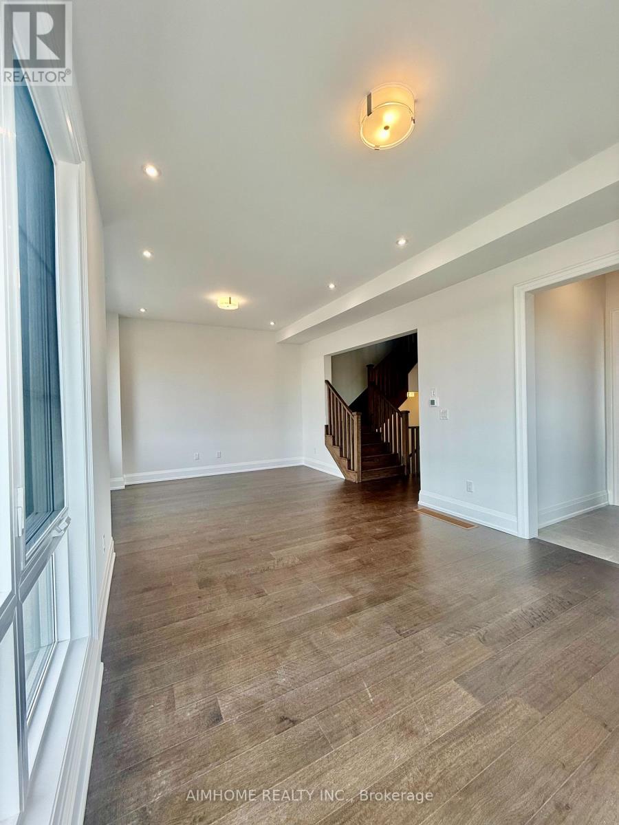 52 Balance Crescent, Markham, Ontario L6C 3R4 - Photo 2 - N12547702