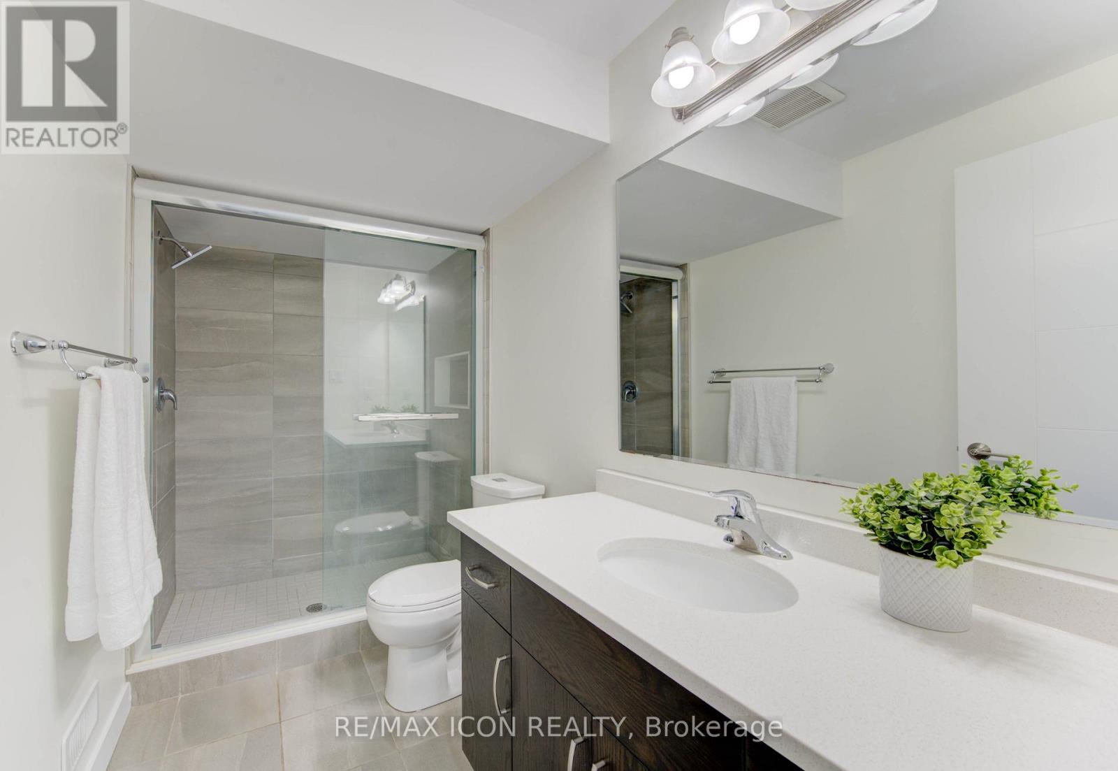 894 Robert Ferrie Drive, Kitchener, Ontario N2R 0P2 - Photo 35 - X12541932