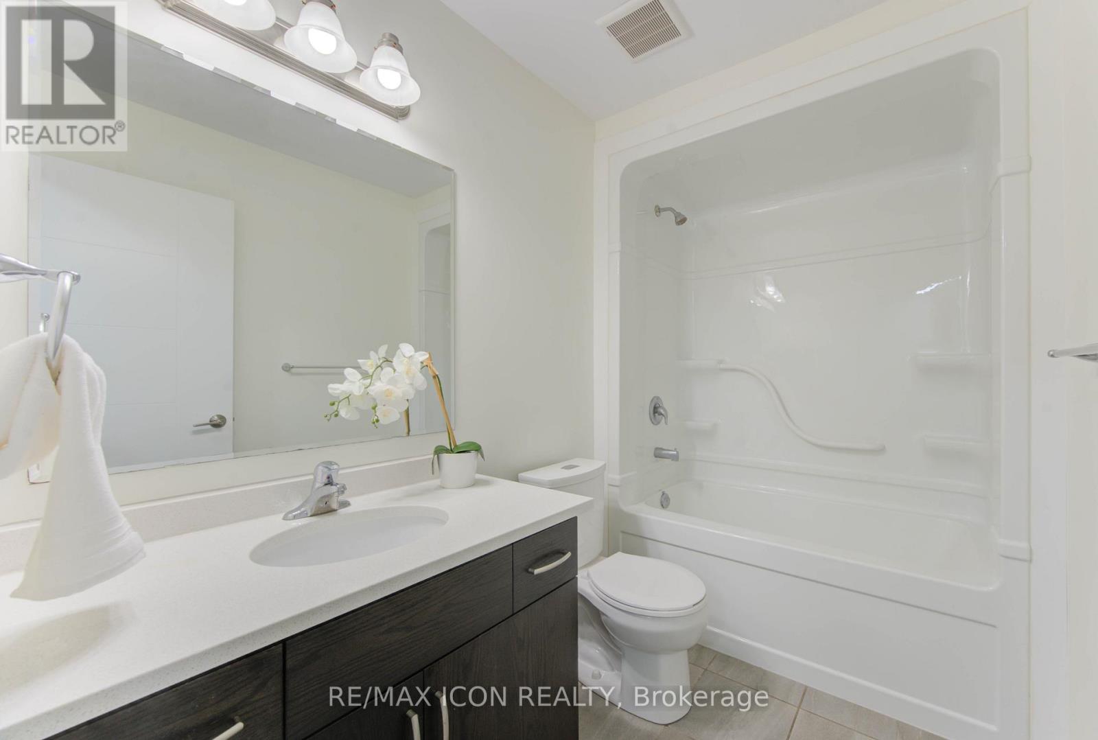 894 Robert Ferrie Drive, Kitchener, Ontario N2R 0P2 - Photo 31 - X12541932