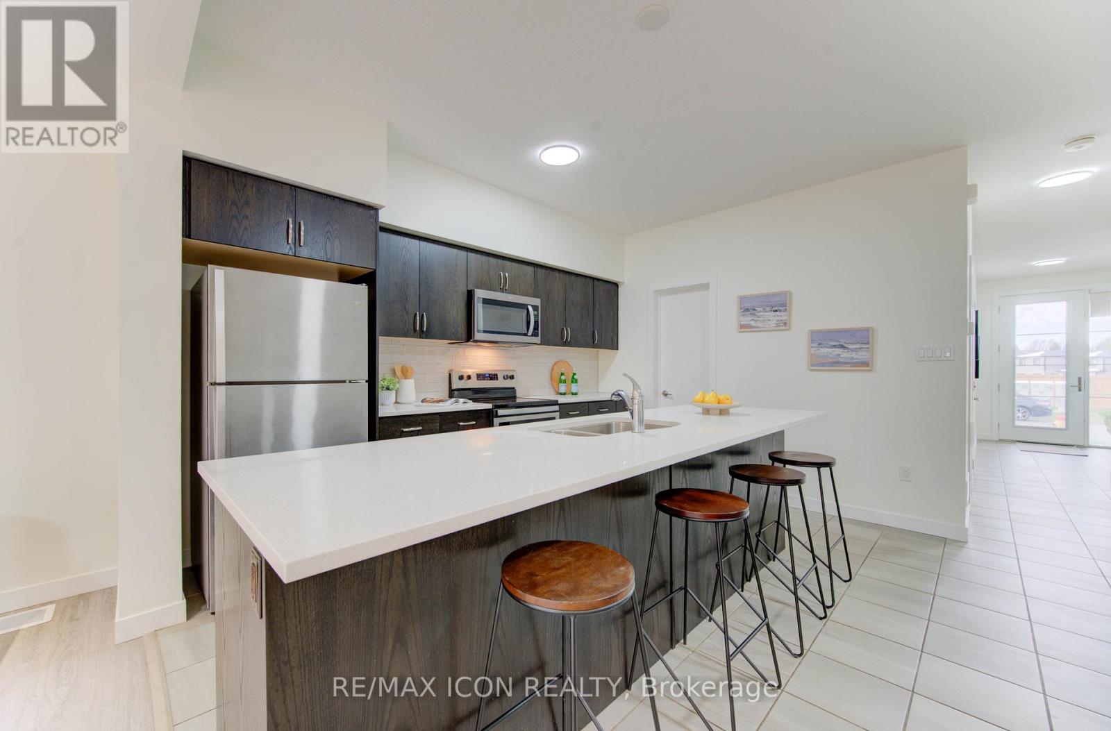 894 Robert Ferrie Drive, Kitchener, Ontario N2R 0P2 - Photo 9 - X12541932