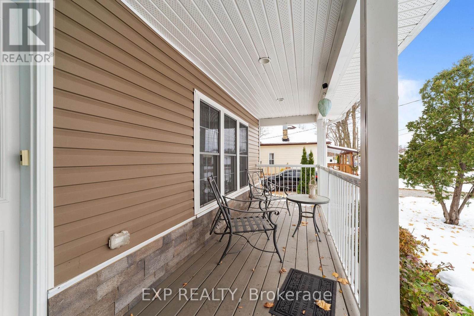 298 John Street, Warwick, Ontario N0M 2S0 - Photo 11 - X12547722